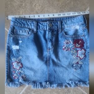 Aeropostale embroidered jean mini skirt- Euc